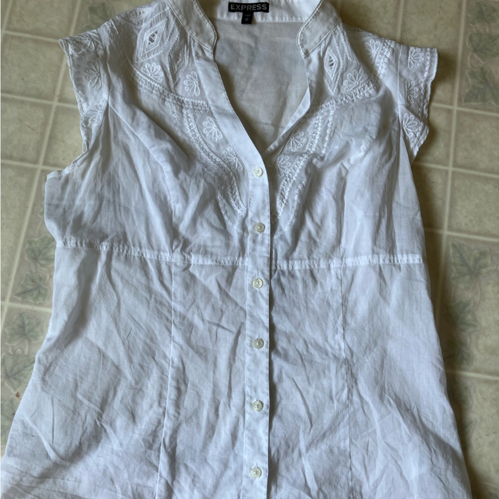 Express embroidered v Neck‎ White Button Front Short Sleeve Blouse